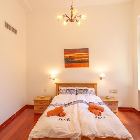 Art Apartment In Mamila Gerusalemme Esterno foto