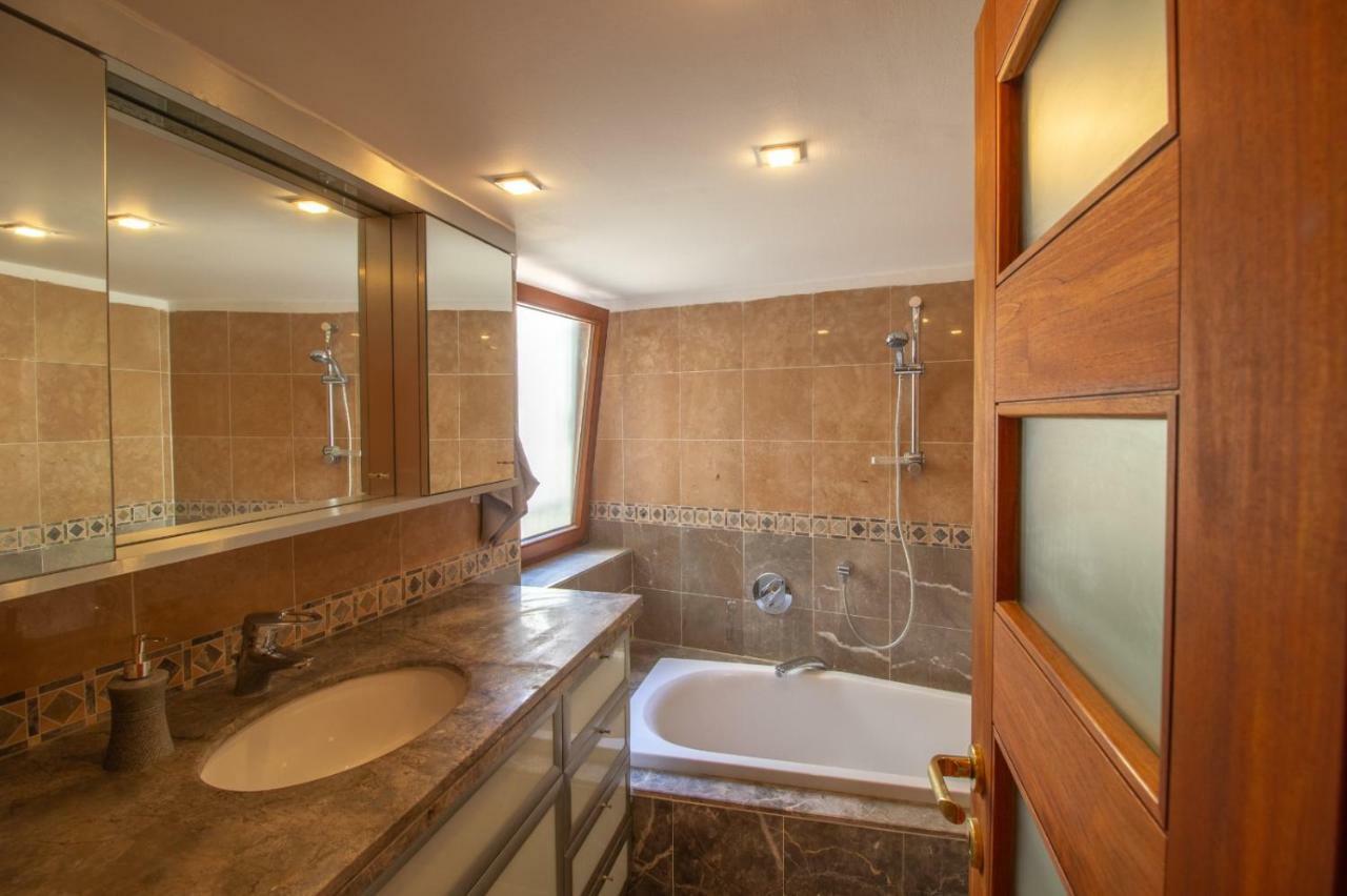 Art Apartment In Mamila Gerusalemme Esterno foto
